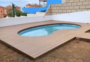 Tarima exterior Ultrashield (Newtechwood) para piscina